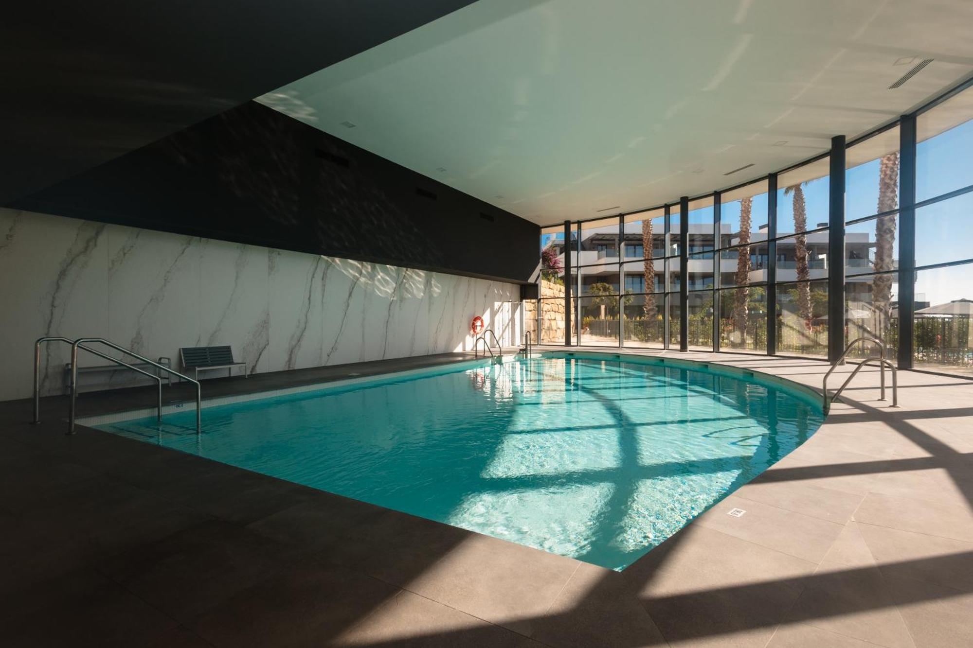 Luxurious 2 Bedroom Apartment Close To The Beach In Estepona Exterior photo
