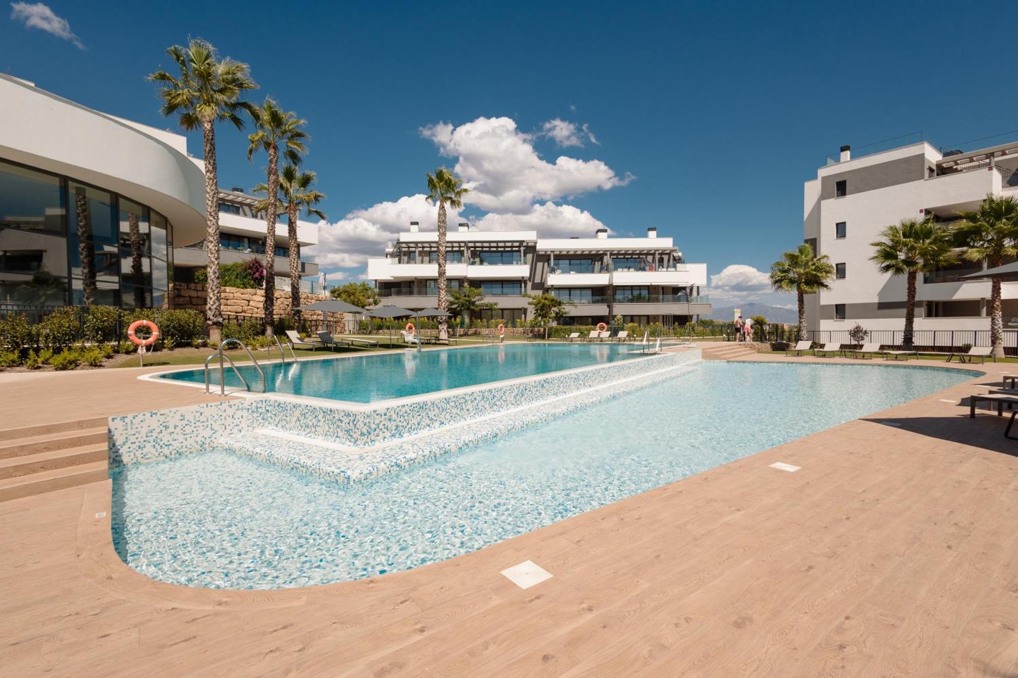 Luxurious 2 Bedroom Apartment Close To The Beach In Estepona Exterior photo
