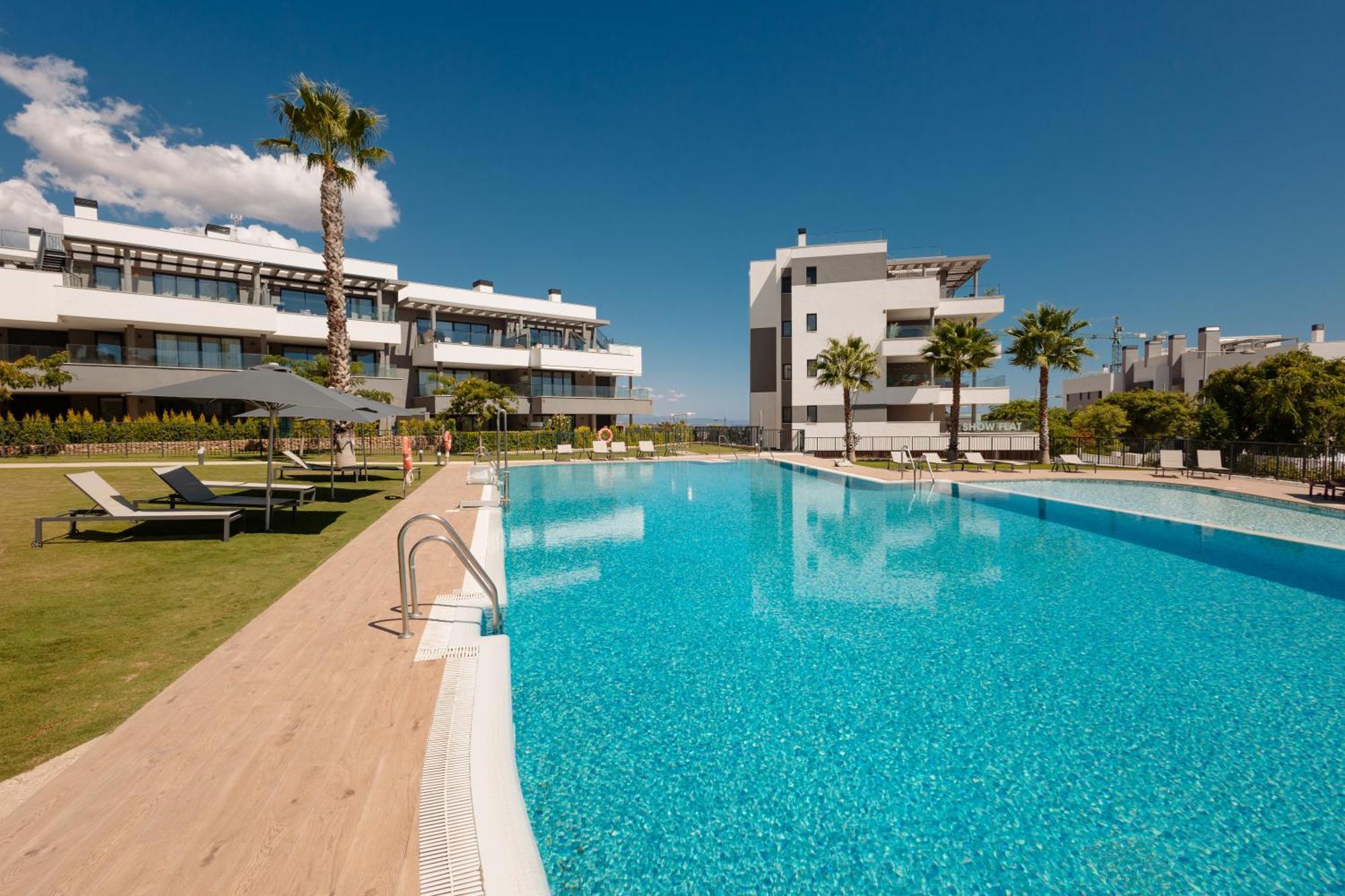Luxurious 2 Bedroom Apartment Close To The Beach In Estepona Exterior photo