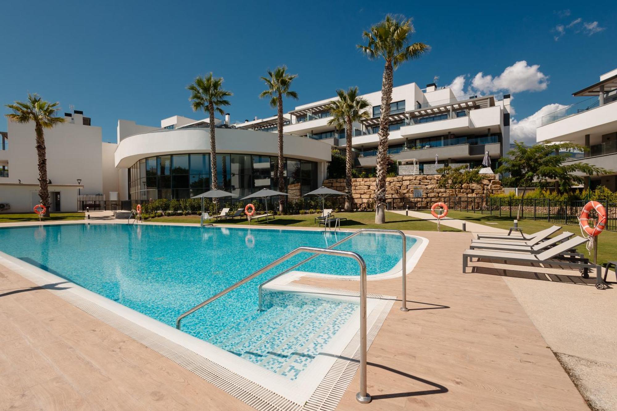 Luxurious 2 Bedroom Apartment Close To The Beach In Estepona Exterior photo
