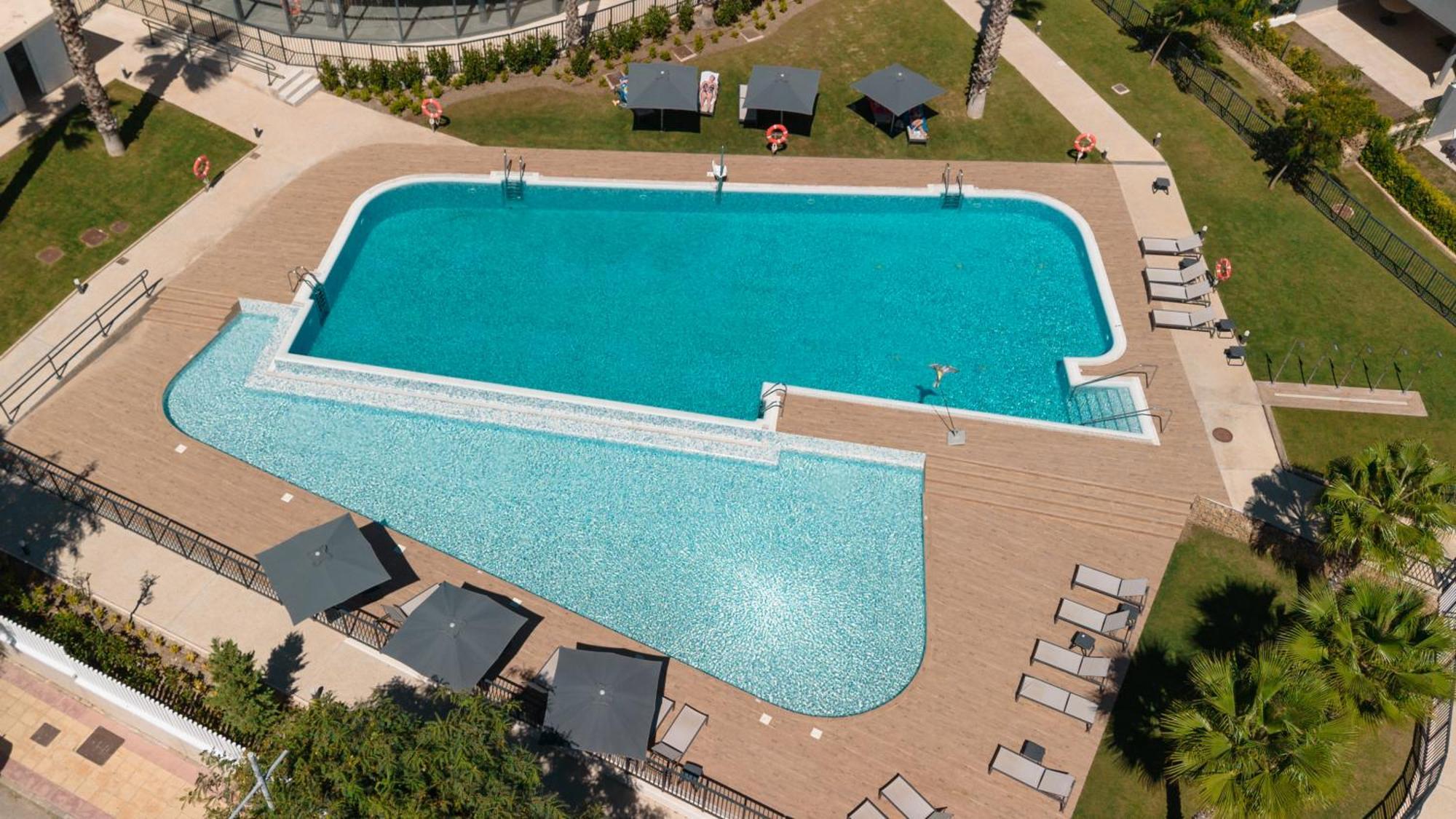 Luxurious 2 Bedroom Apartment Close To The Beach In Estepona Exterior photo