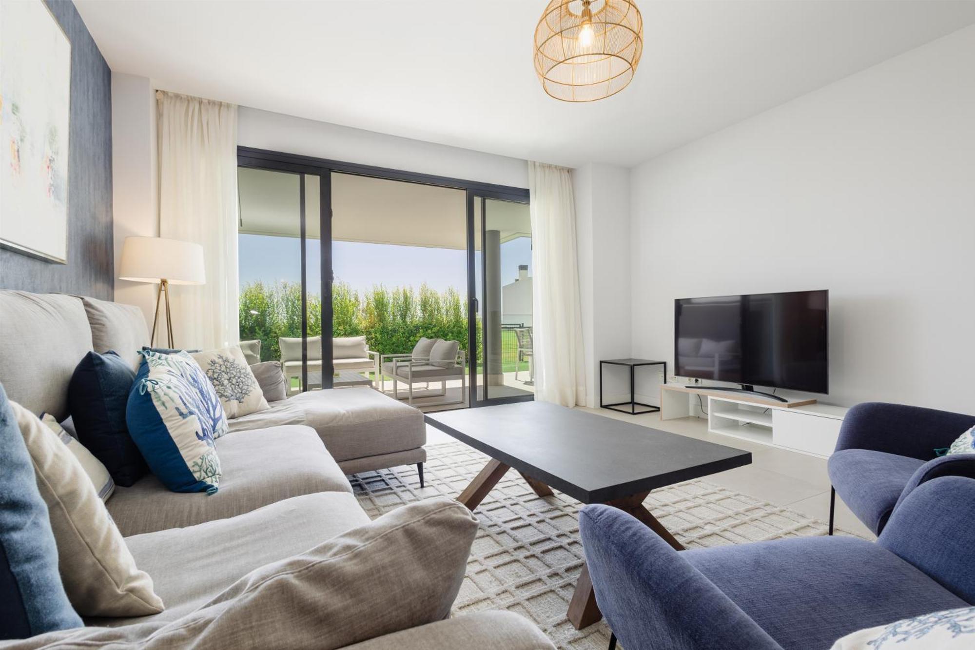 Luxurious 2 Bedroom Apartment Close To The Beach In Estepona Exterior photo
