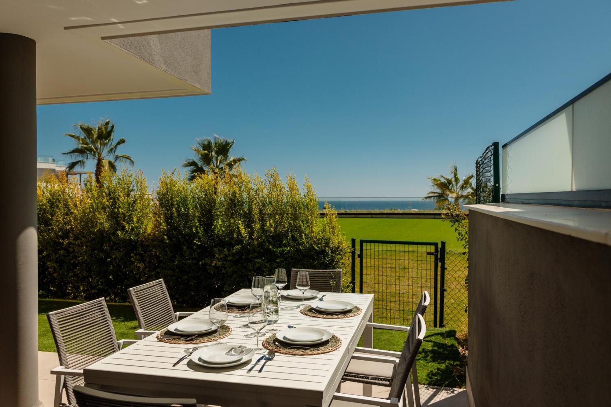 Luxurious 2 Bedroom Apartment Close To The Beach In Estepona Exterior photo